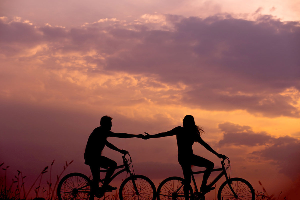 coppia in bici